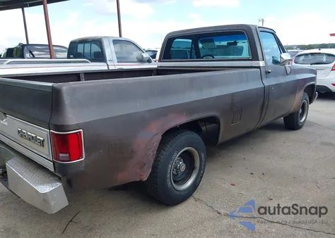 1985 Chevrolet C10 z USA, uszkodzony, nr VIN 1GCEC14H9FJ112284